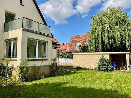 Balkon und Garage