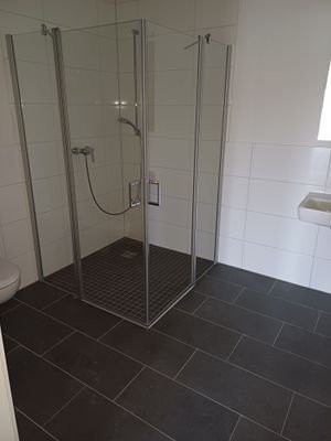 Beispiel Barrierefreie Dusche.jpg