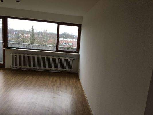 Blick zur großen Fensterfront