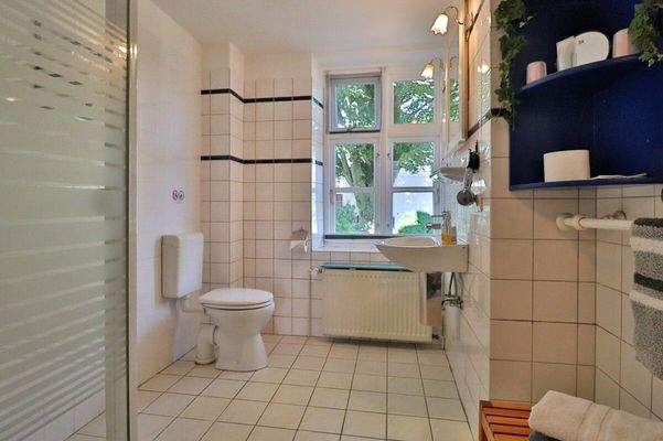 Dazugehöriges Duschbad