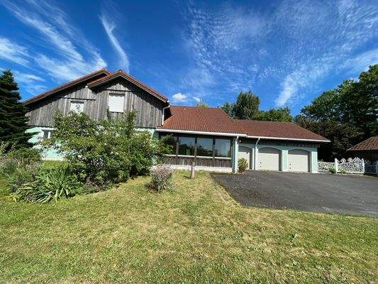 Hausansicht von der Zufahrt aus