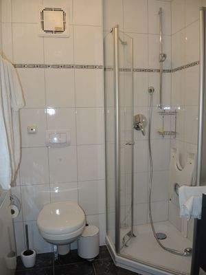 Badezimmer mit Dusche