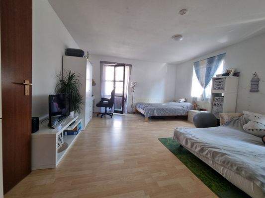 Wohn- und Schlafzimmer