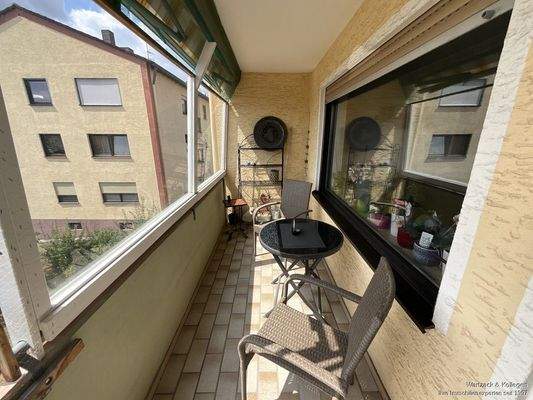 Balkon mit Wetterschutz