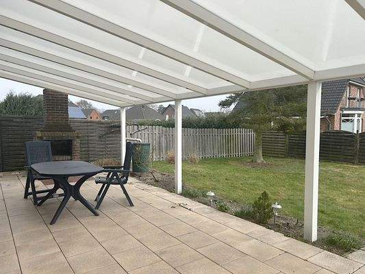 Überdachte Terrasse.