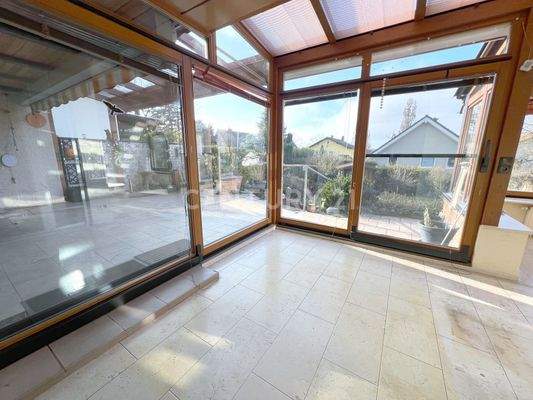 Große Fensterflächen für viel Helligkeit