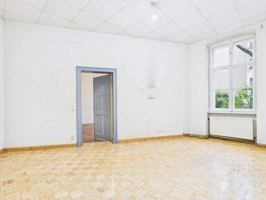 Wohnzimmer/ Blick ins Schlafzimmer