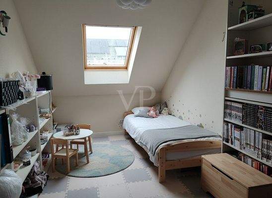 Kinderzimmer (mit KI neu eingerichtet)