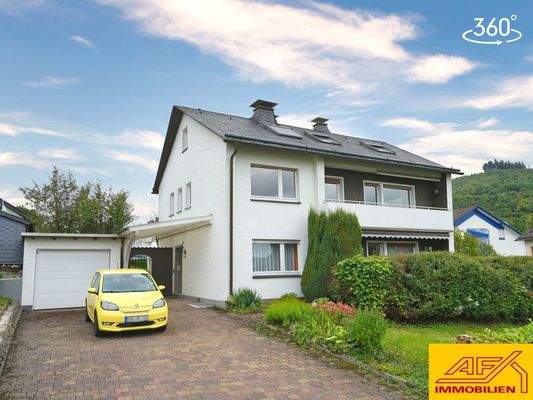 Zweifamilienhaus m. Garage u. Garten