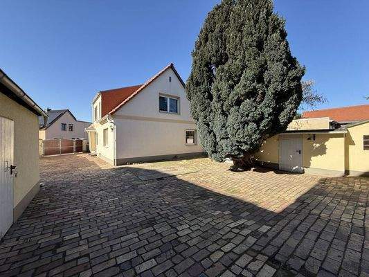 Objektrückseite und Innenhof 