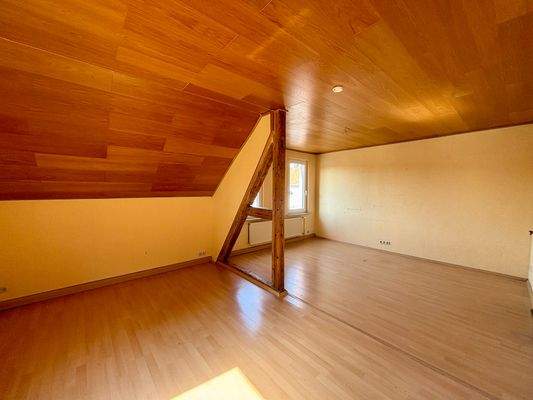 14- Wohnzimmer - Wohnung OG.jpeg