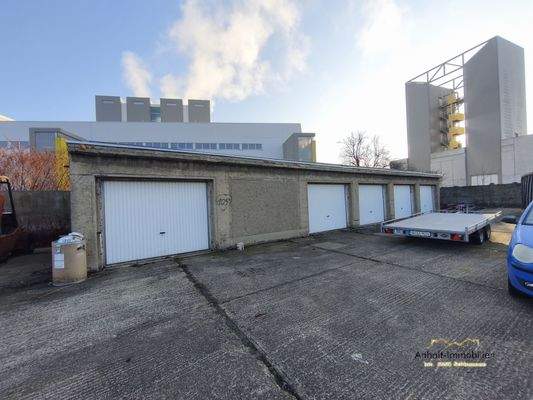 1 Doppelgarage 4x Einzelgarage