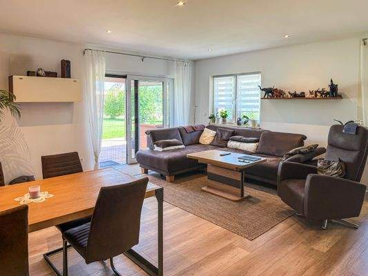 Wohnzimmer m. Terrassenausgang