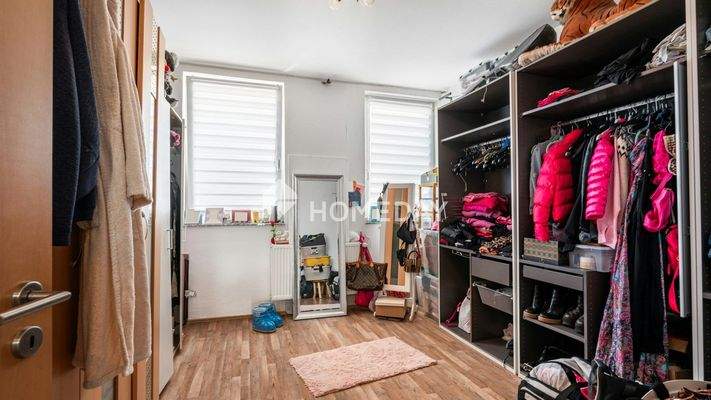 1. OG Ankleidezimmer 1