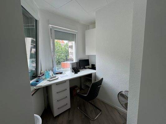 Büro-/Praxisflächen