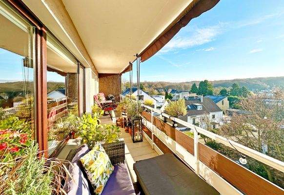 Langer Sonnenbalkon (Blick nach links)