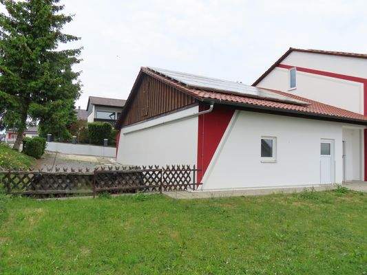 Garage mit Außenstellplatz