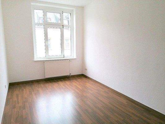 Zimmer 2 mit Laminat