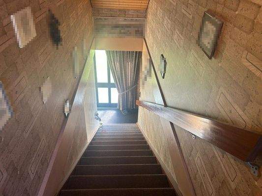 Treppe ins Obergeschoss