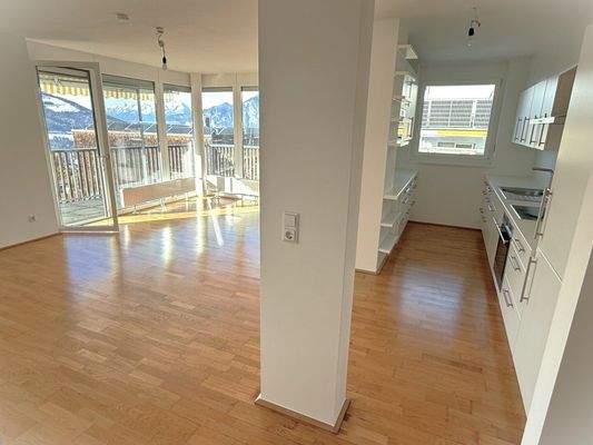 Wohn-/Esszimmer mit Küche