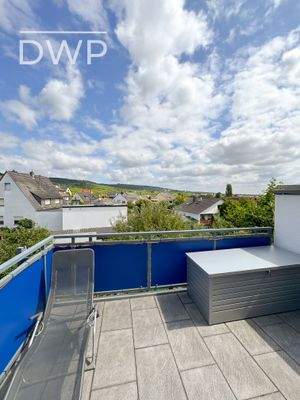 Sonnendeck mit Ausblick in Richtung Kloster Eberbach
