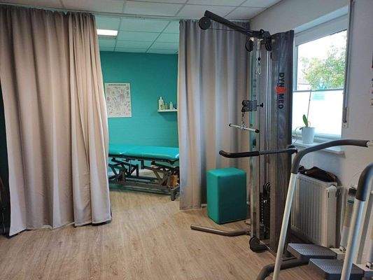 Behandlungsraum mit 2 Liegen