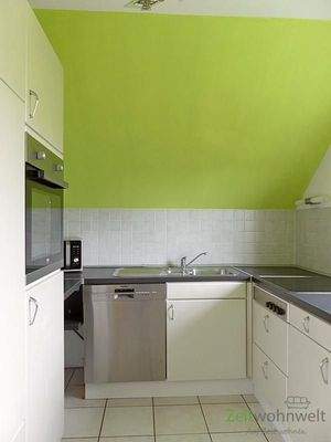 moderne Küche mit allen Geräten