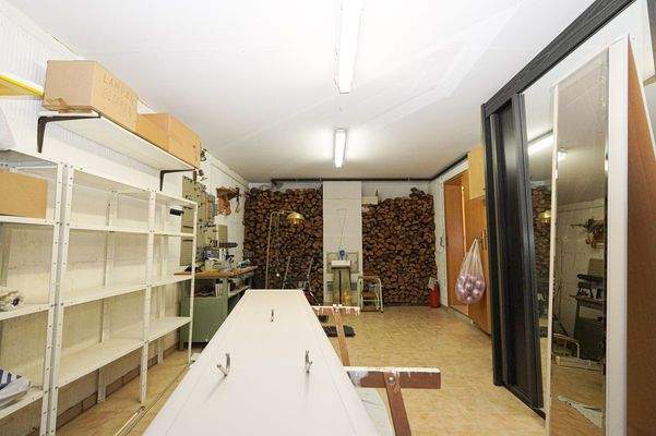 KG Kellerraum mit Holzlager