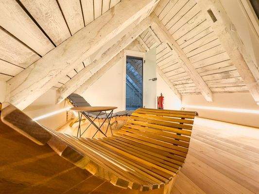 Der Ruhebereich vor der Sauna
