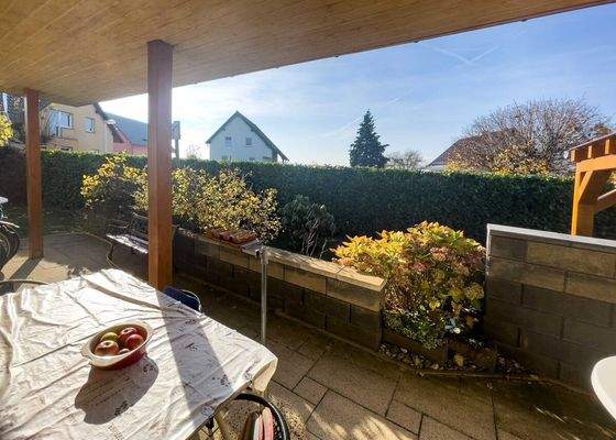 ueberdachte-Suedterrasse