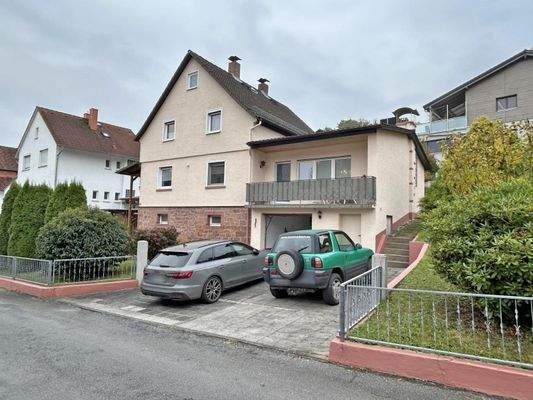 Garage und Stellplätze