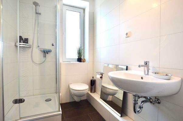 Badezimmer mit Badewanne, 2. Wohnebene