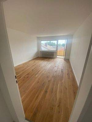 Wohnzimmer mit Balkon