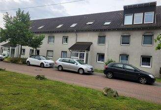 Blick auf Mehrfamilienhaus