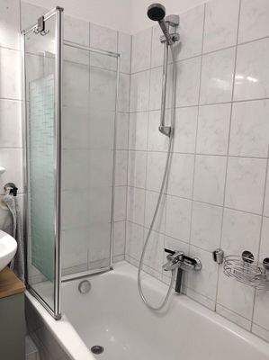 Badezimmer mit Badewanne