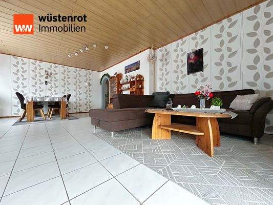 EG: Wohn- und Esszimmer in Harmonie – hier spielt das Leben