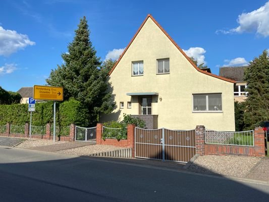 Hausansicht- Straße.jpg