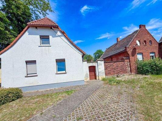 beide Wohnhäuser | links entkernt