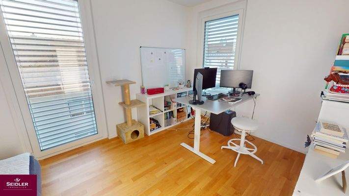 Lichtdurchflutetes Zimmer 1