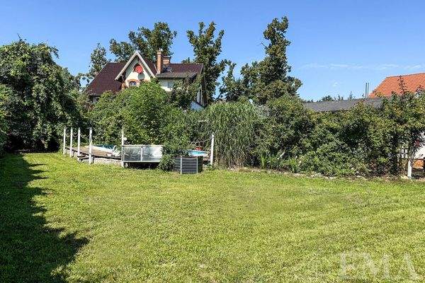 Garten mit Blick zum Pool