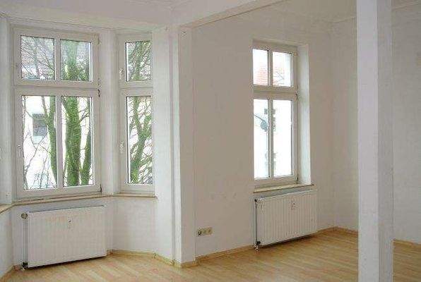 sehr große Erker-Wohnzimmer-hell und freundliche i