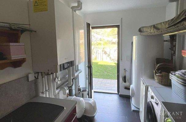 Hauswirtschaftsraum mit Zugang zur Terrasse