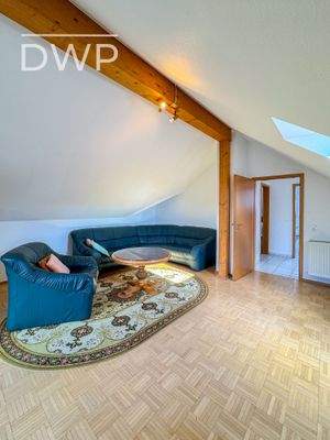 Helles Schlafzimmer mit Balkonzugang