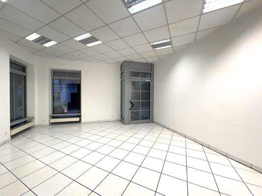 Ladenraum mit Blick auf die Eingangstüre