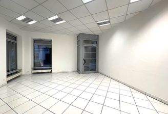 Ladenraum mit Blick auf die Eingangstüre