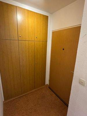 Eingang mit Einbauschrank