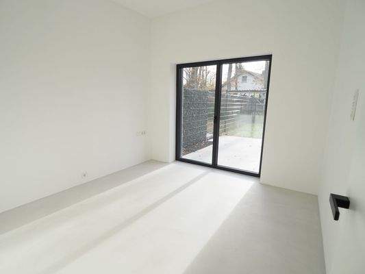 Schlafzimmer mit direkten Zugang zur Terrasse