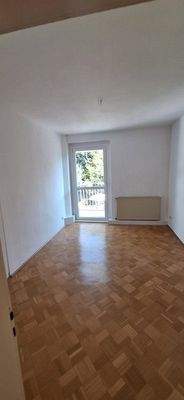 kleines Zimmer zum Balkon