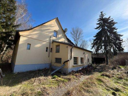 Hausansicht inkl. Einfahrt