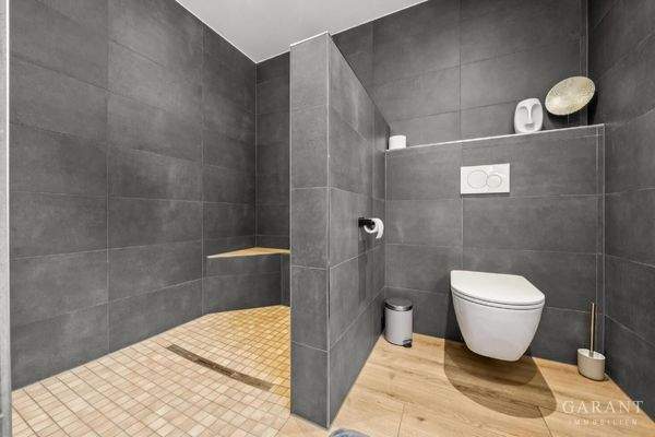 Badezimmer mit begehb. Dusche